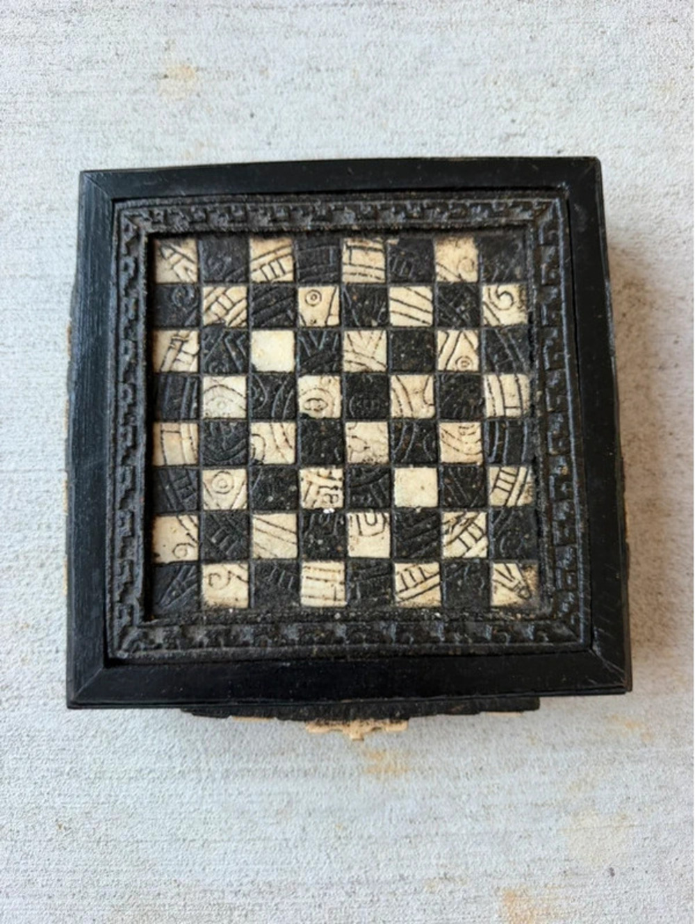 Antique Mayan chess set 8X8 carved pieces and drawer EUC!